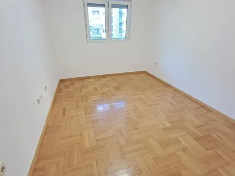 Prodaja, jednosoban stan, 50m², Pobrežje, Podgorica - image 6