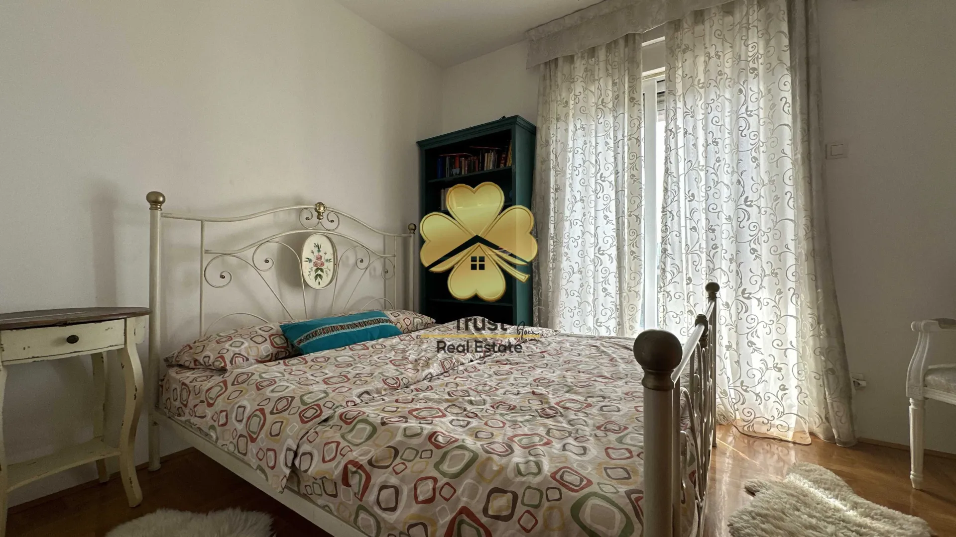Izdavanje, trosoban stan, 100m², Blok 9, Podgorica