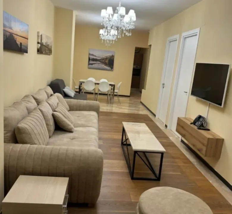 Izdavanje, dvosoban stan, 77m², Tree cane, Budva