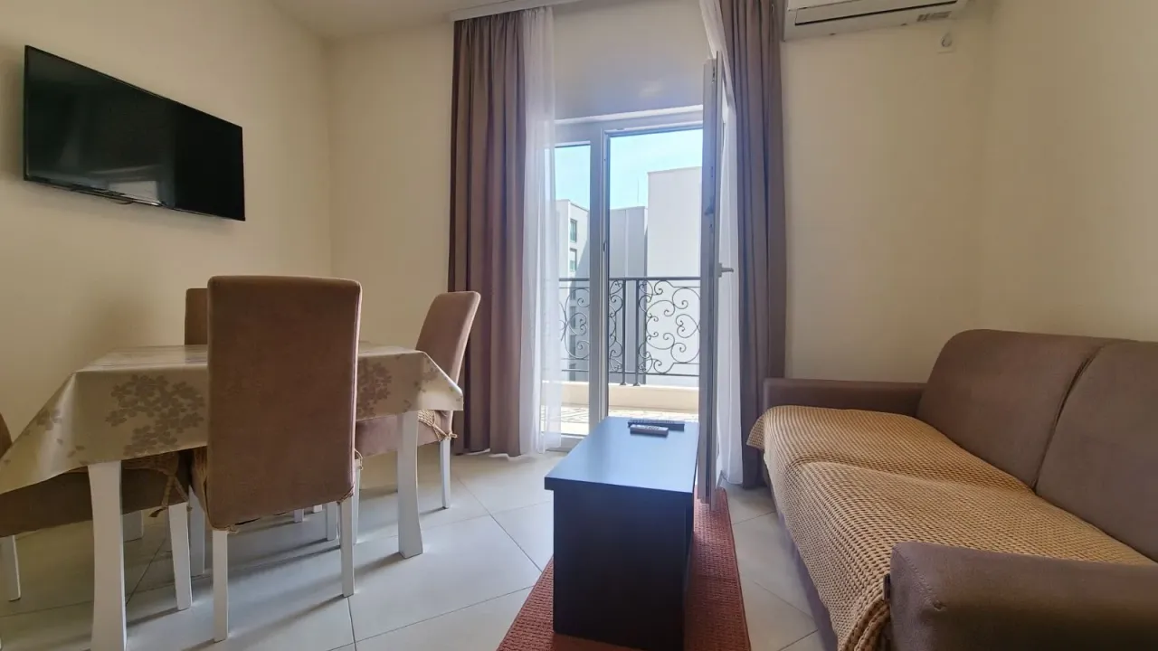 Rent, one bedroom apartment, 46m², Bečići, Budva