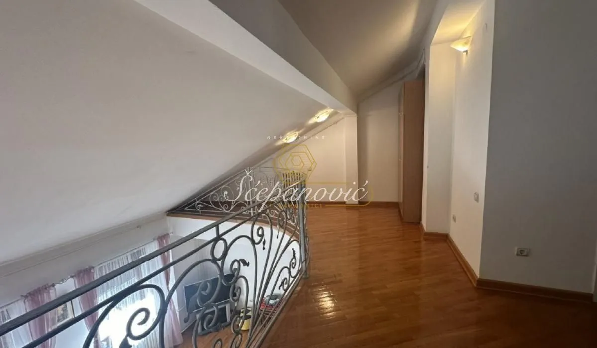 Prodaja, četvorosoban stan, 151m², Centar, Novi Sad