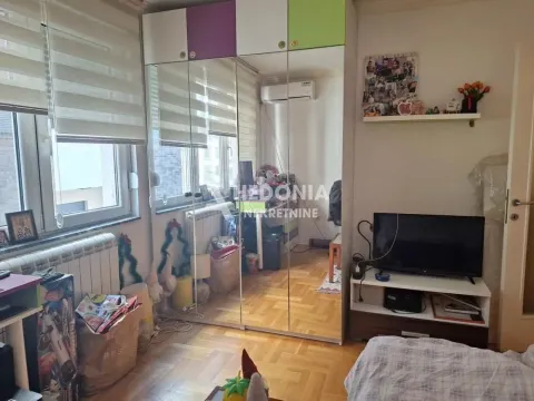 Sale, three bedroom apartment, 71m², Južni Bulevar, Vračar Sve Podlokacije - image 3