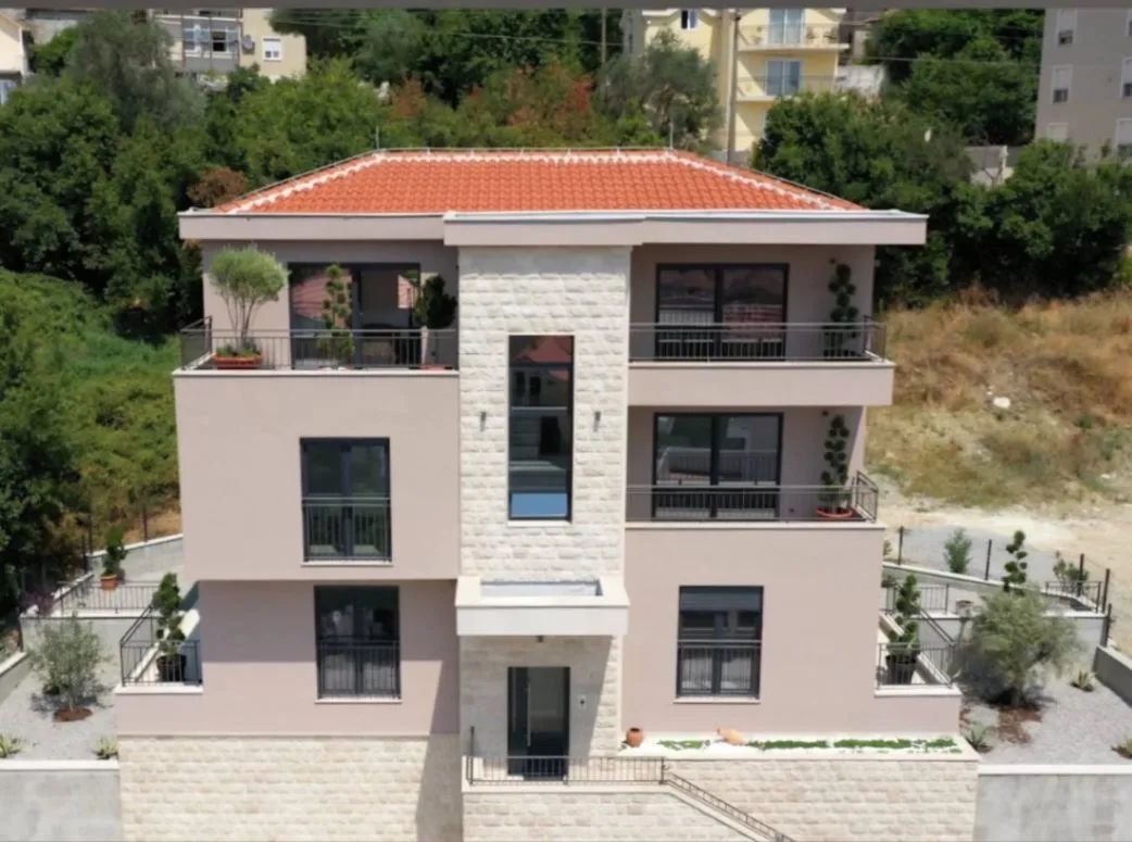 Prodaja, dvosoban stan, 78m², Kalimanj, Tivat