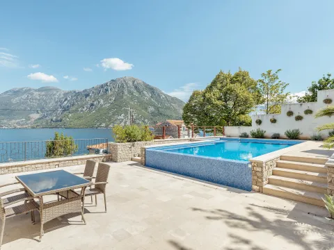 Rent, house, 300m², Kostanjica, Kotor - image 2