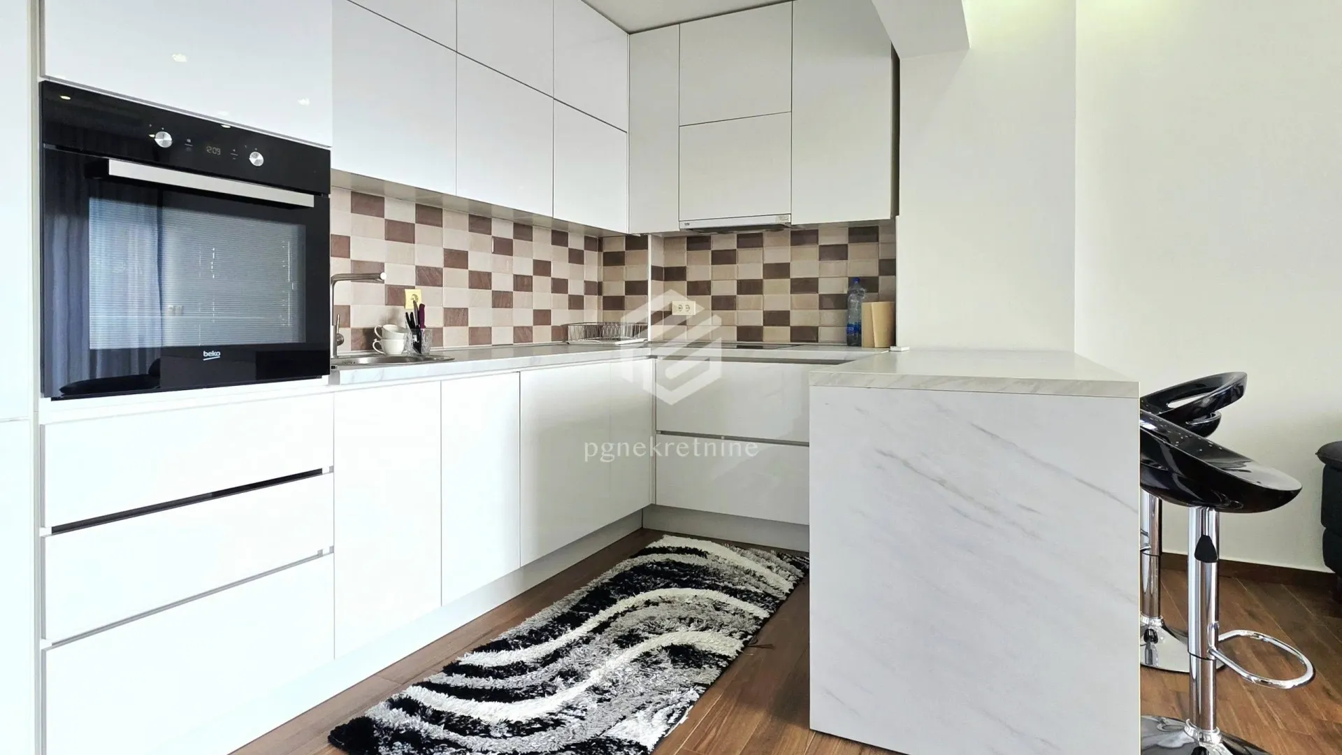 Rent, two bedroom apartment, 69m², Centar, Bar