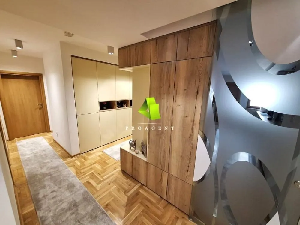 Prodaja, četvorosoban stan, 116m², Medijana, Niš