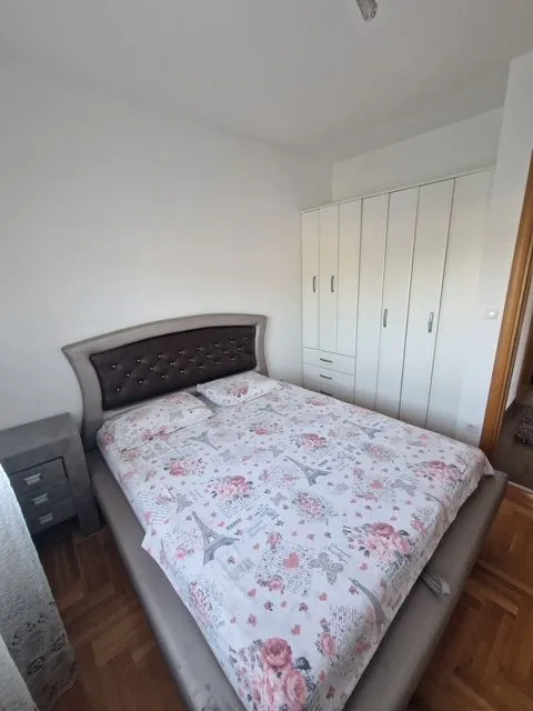 Izdavanje, trosoban stan, 96m², Stari Aerodrom, Podgorica