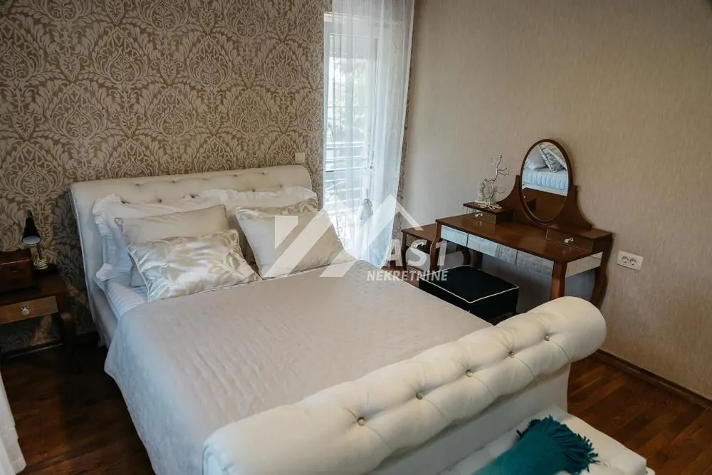Izdavanje, četvorosoban stan, 120m², Lipov gaj, Novi Sad Sve Podlokacije