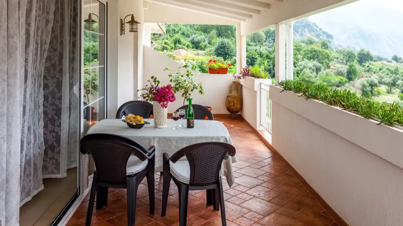 Sale, three bedroom apartment, 220m², Dobrota, Kotor