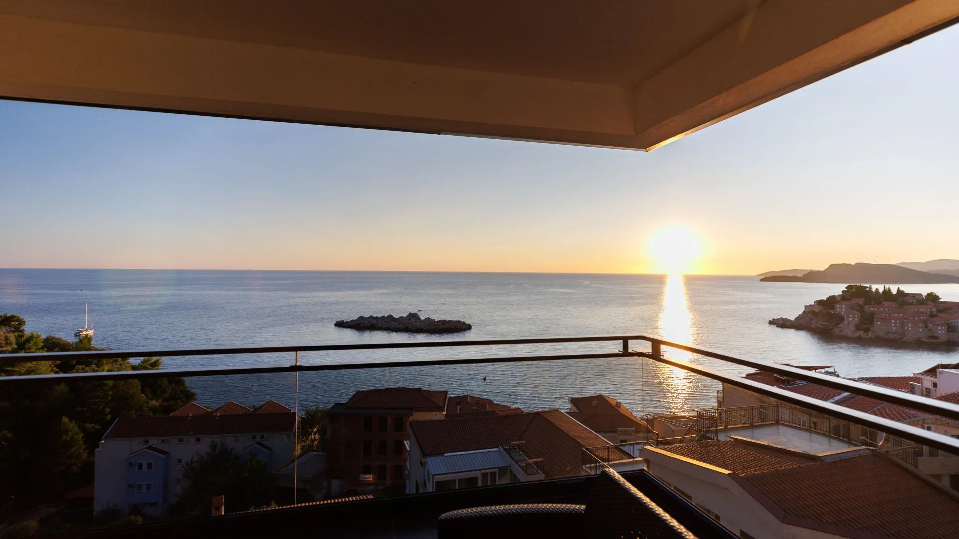 Sale, two bedroom apartment, 162m², Sveti Stefan, Budva