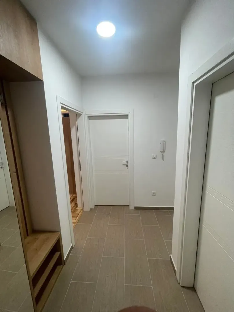 Izdavanje, dvosoban stan, 60m², Stari Aerodrom, Podgorica