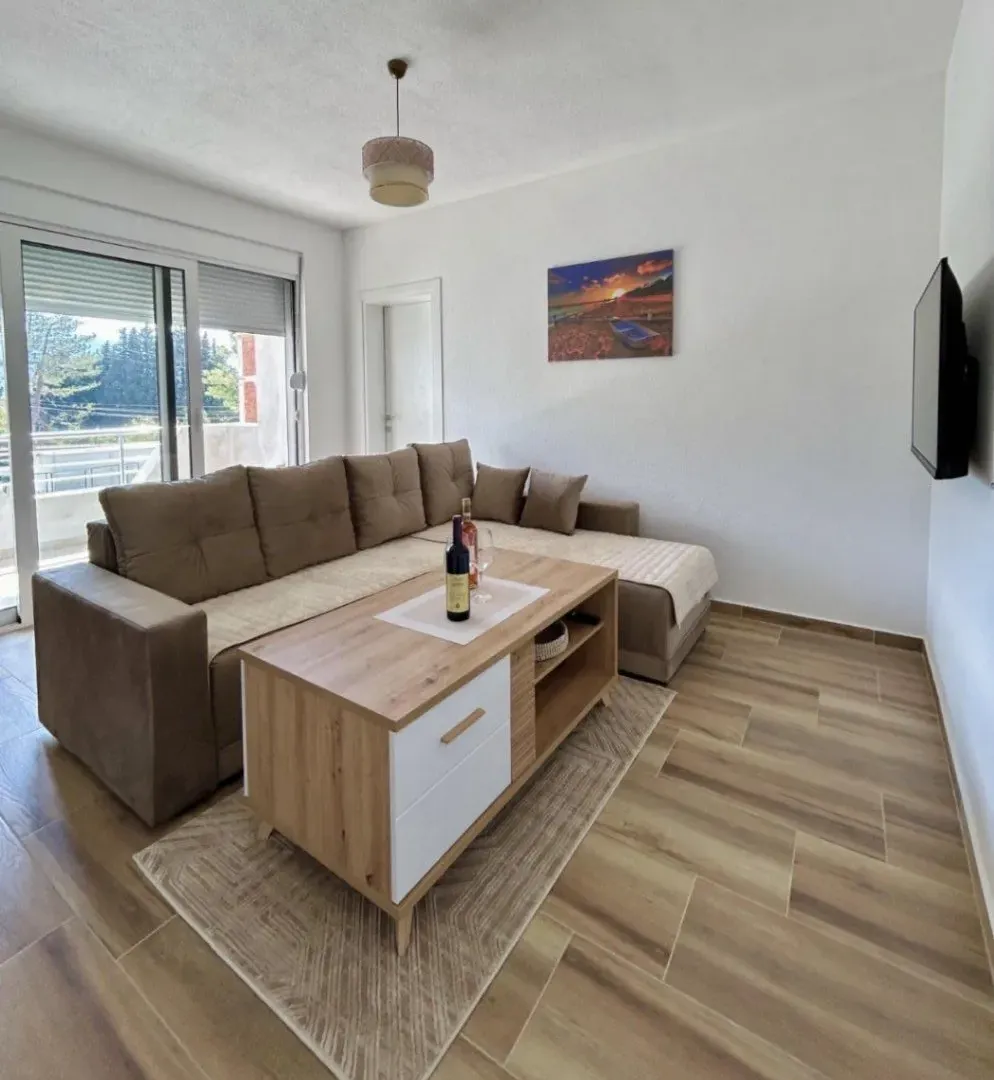 Izdavanje, jednosoban stan, 40m², Gradiošnica, Tivat