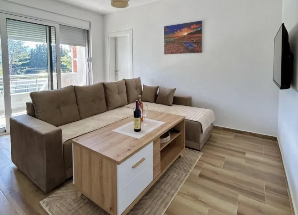 Izdavanje, jednosoban stan, 40m², Gradiošnica, Tivat