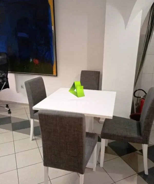 Izdavanje, trosoban stan, 80m², Centar, Niš