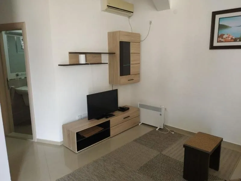 Izdavanje, jednosoban stan, 48m², Bečići, Budva