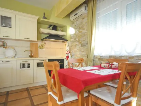 Izdavanje, dvosoban stan, 64m², Centar, Budva - image 5