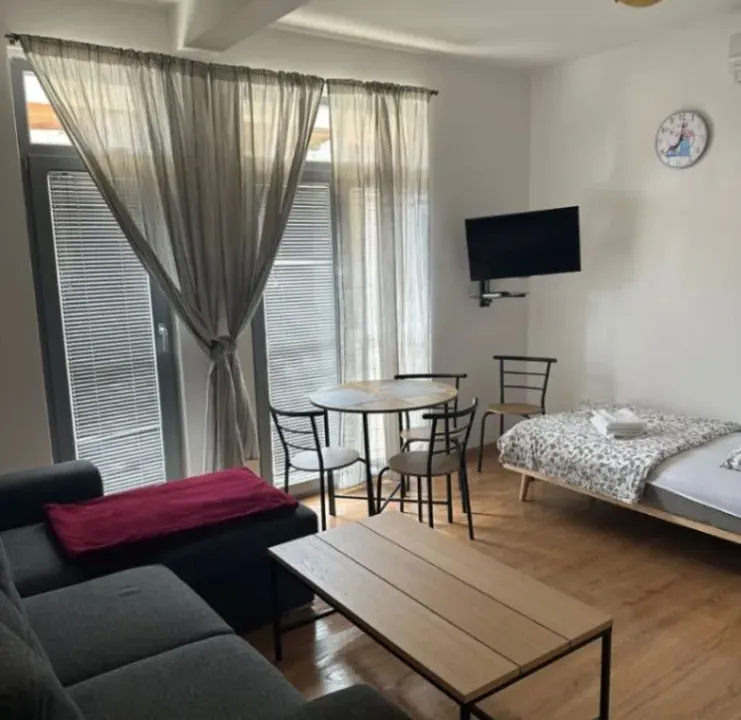 Izdavanje, garsonjera, 33m², Bečići, Budva