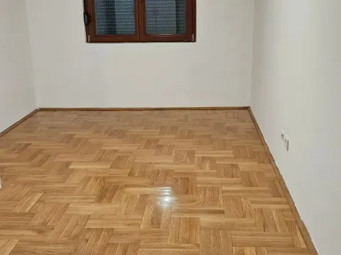Izdavanje, dvosoban stan, 72m², Stari Aerodrom, Podgorica - image 3