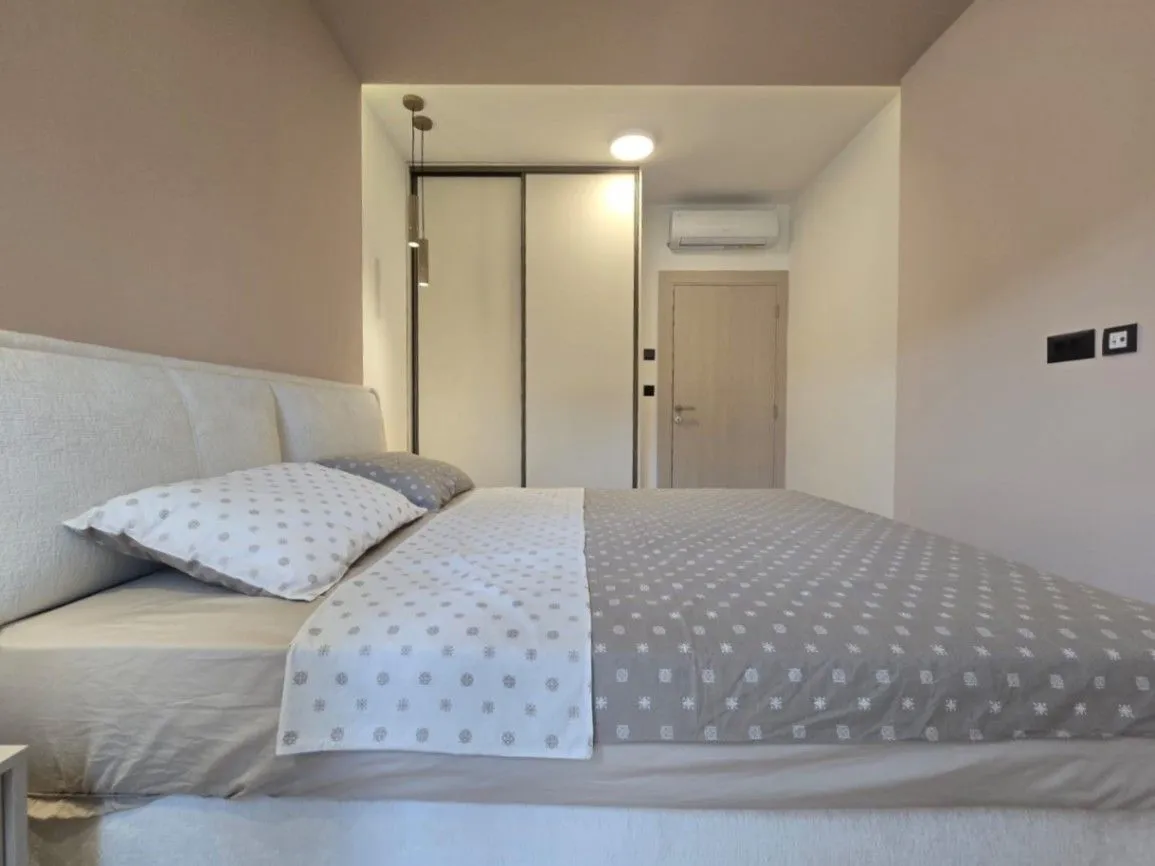 Izdavanje, dvosoban stan, 68m², Pobrežje, Podgorica