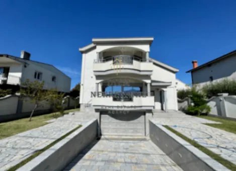 Sale, house, 320m², Zlatica, Podgorica