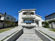 Prodaja, kuća, 320m², Zlatica, Podgorica - image 1