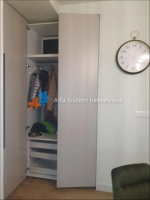 Izdavanje, trosoban stan, 72m², Savski Venac, Beograd