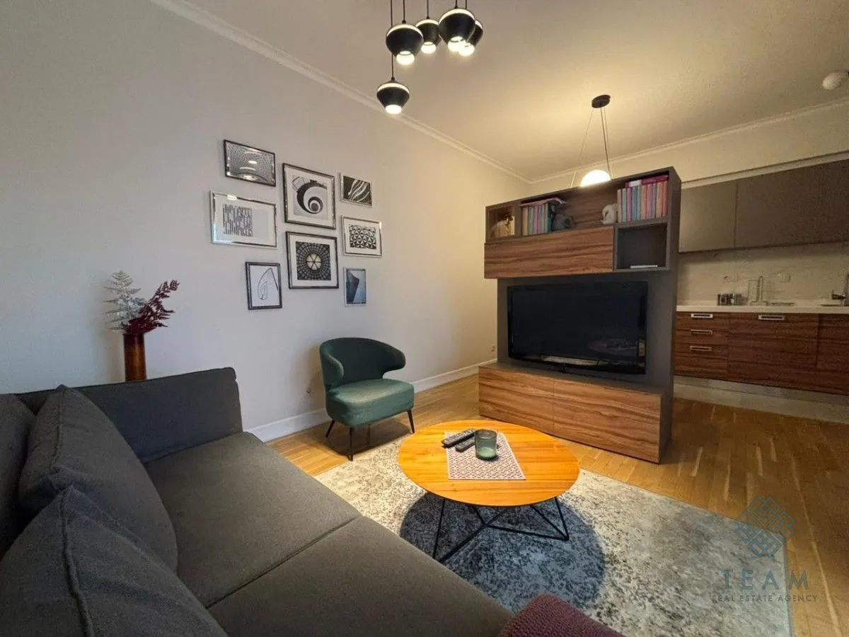 Izdavanje, jednosoban stan, 45m², Blok 9, Podgorica