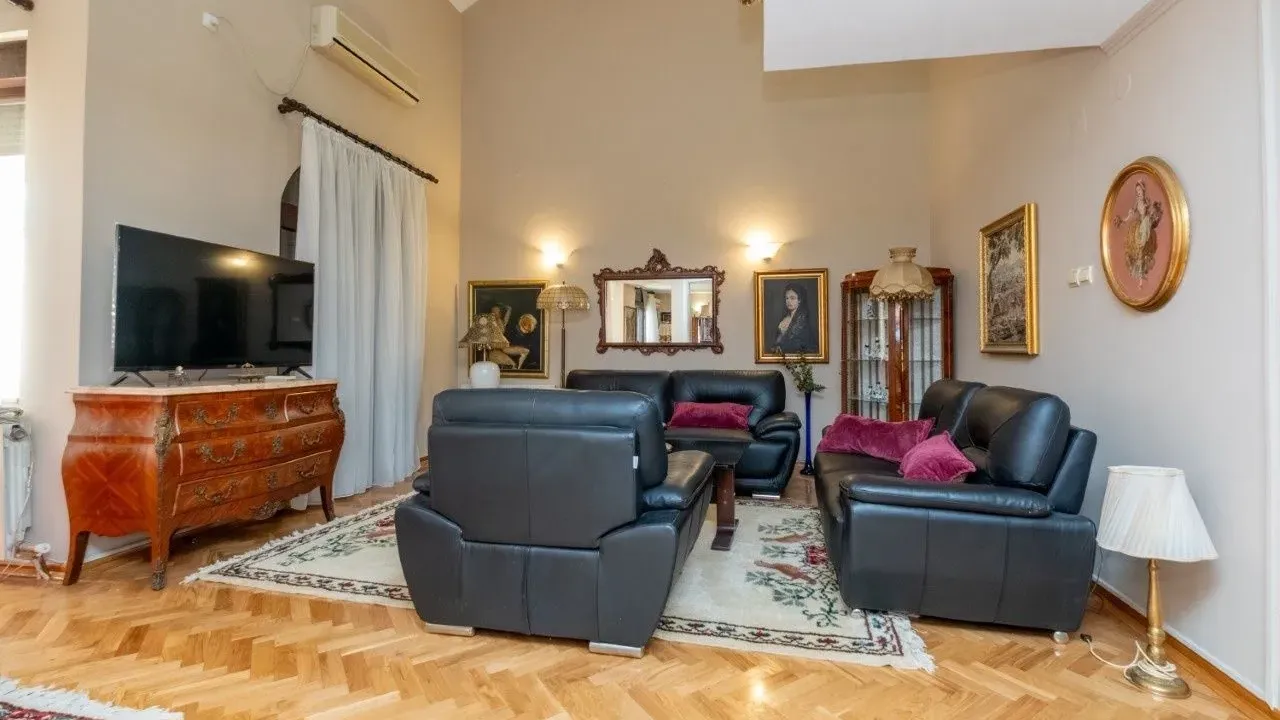 Rent, house, 280m², Gorica C, Podgorica