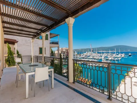 Sale, four bedroom apartment, 240m², Tivat, Crna Gora - image 9