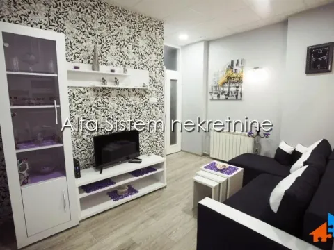 Izdavanje, stan, 45m², Stari Grad, Beograd