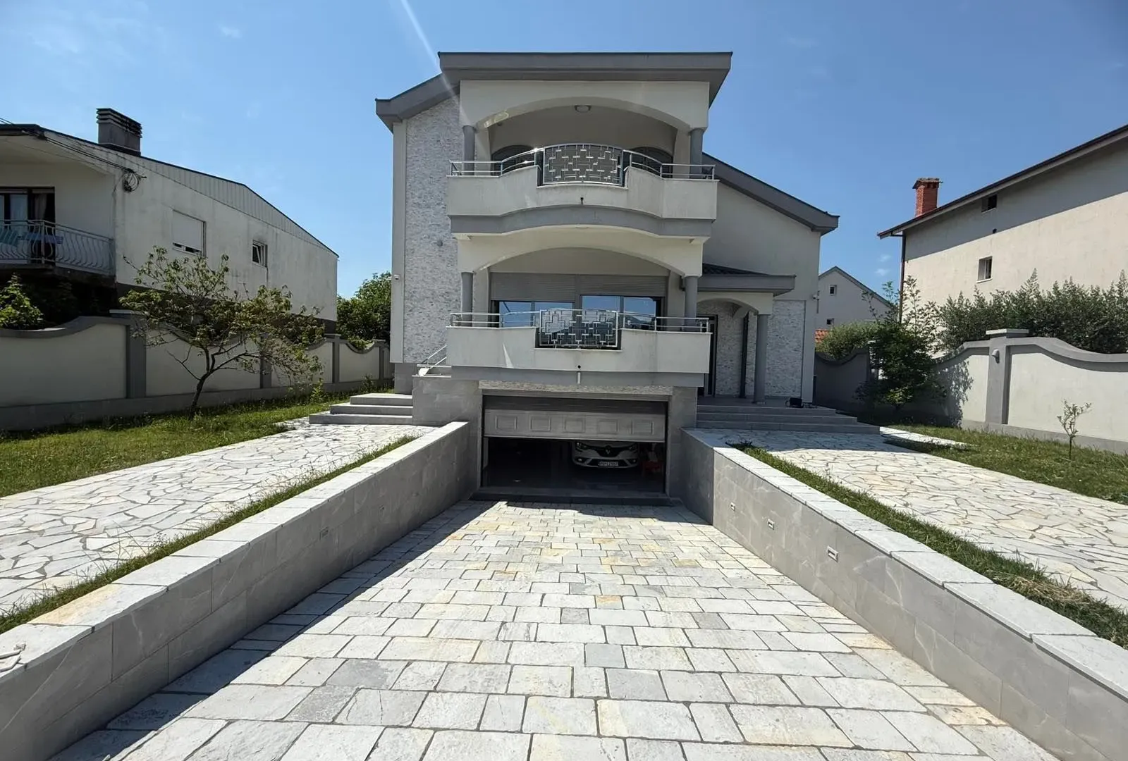 Rent, house, 320m², Podgorica, Crna Gora