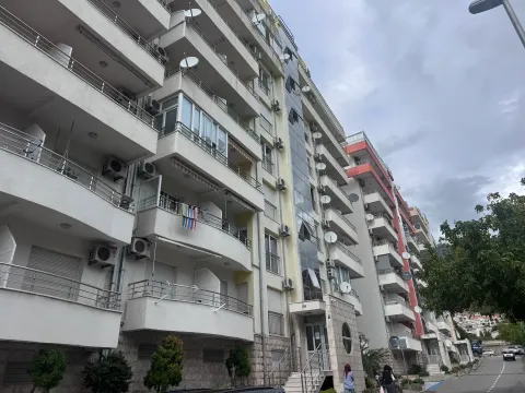 Rent, two bedroom apartment, 82m², Babilonija, Budva - image 11