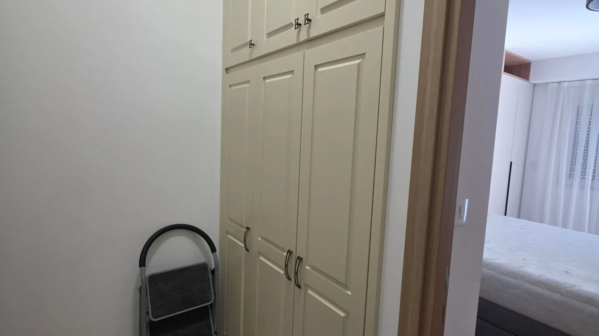 Izdavanje, dvosoban stan, 65m², Pobrežje, Podgorica