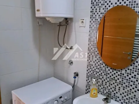 Izdavanje, stan, 25m², Bulevar Evrope, Novi Sad Sve Podlokacije - image 4