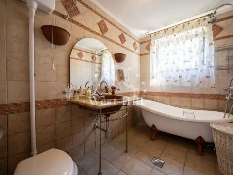 Sale, house, 450m², Kotor, Crna Gora - image 18