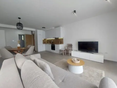 Izdavanje, dvosoban stan, 70m², Gradiošnica, Tivat - image 3