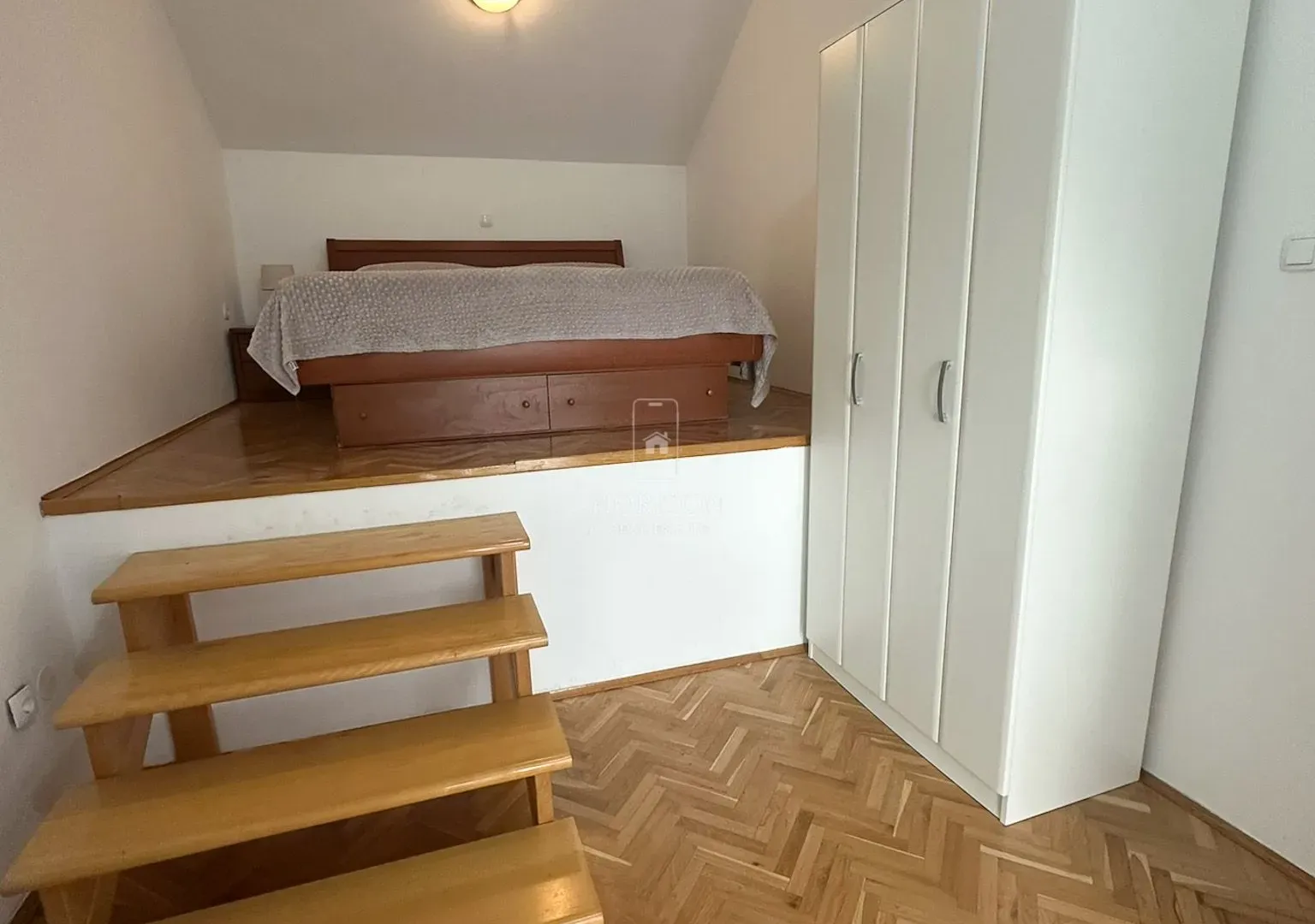 Rent, house, 300m², Gorica C, Podgorica