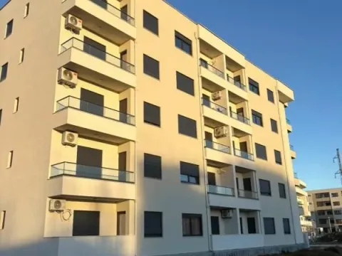 Sale, one bedroom apartment, 40m², Ulcinj, Crna Gora - image 8