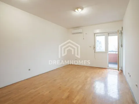 Prodaja, jednosoban stan, 45m², Stari Aerodrom, Podgorica - image 3
