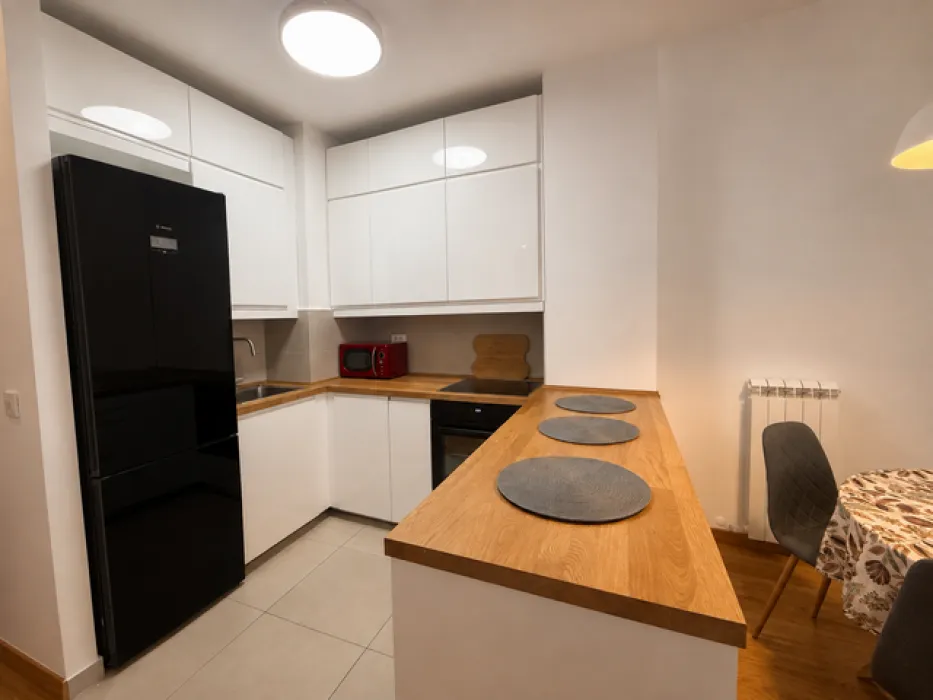 Izdavanje, četvorosoban stan, 90m², Fon (Fon - Bilećka), Voždovac Sve Podlokacije