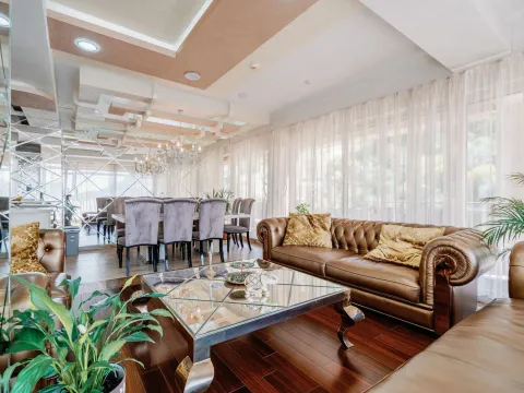 Izdavanje, trosoban stan, 400m², Budva, Crna Gora - image 12