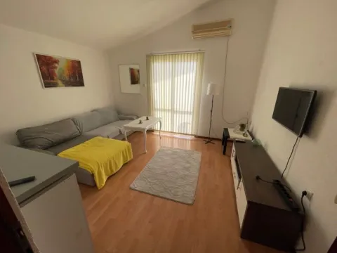 Izdavanje, dvosoban stan, 80m², Šušanj, Bar - image 11