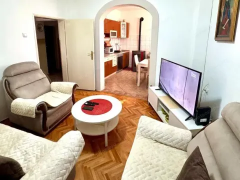 Prodaja, kuća, 70m², Stara Varoš, Podgorica - image 2