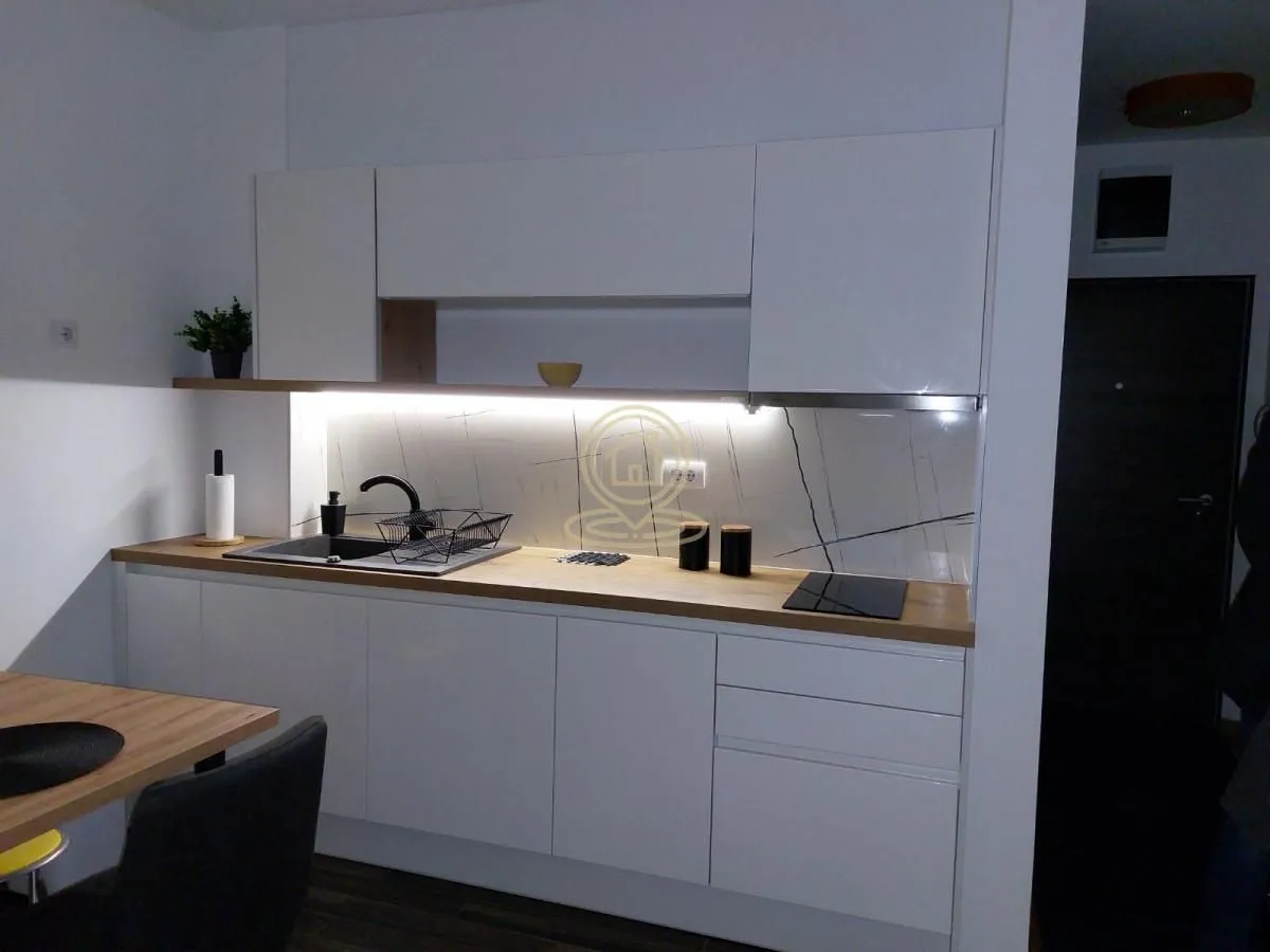 Izdavanje, jednosoban stan, 25m², Autokomanda, Voždovac Sve Podlokacije