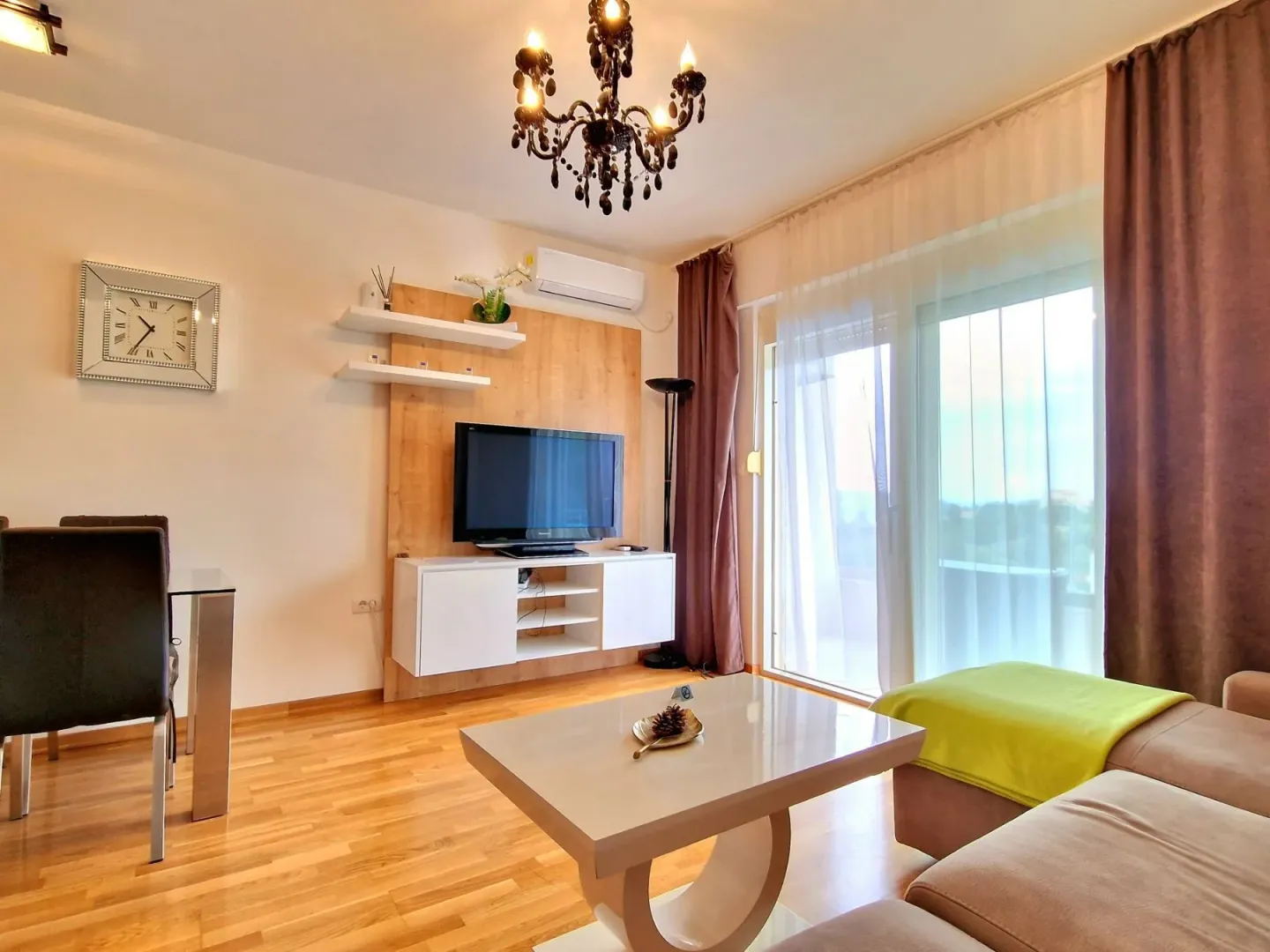 Izdavanje, jednosoban stan, 46m², Bečići, Budva