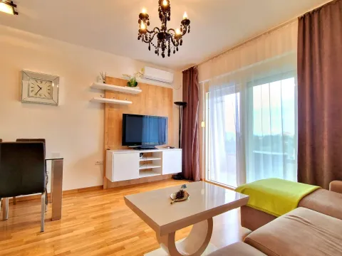 Izdavanje, jednosoban stan, 46m², Bečići, Budva - image 3