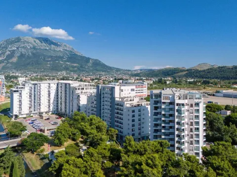Prodaja, jednosoban stan, 53m², Centar, Bar - image 2