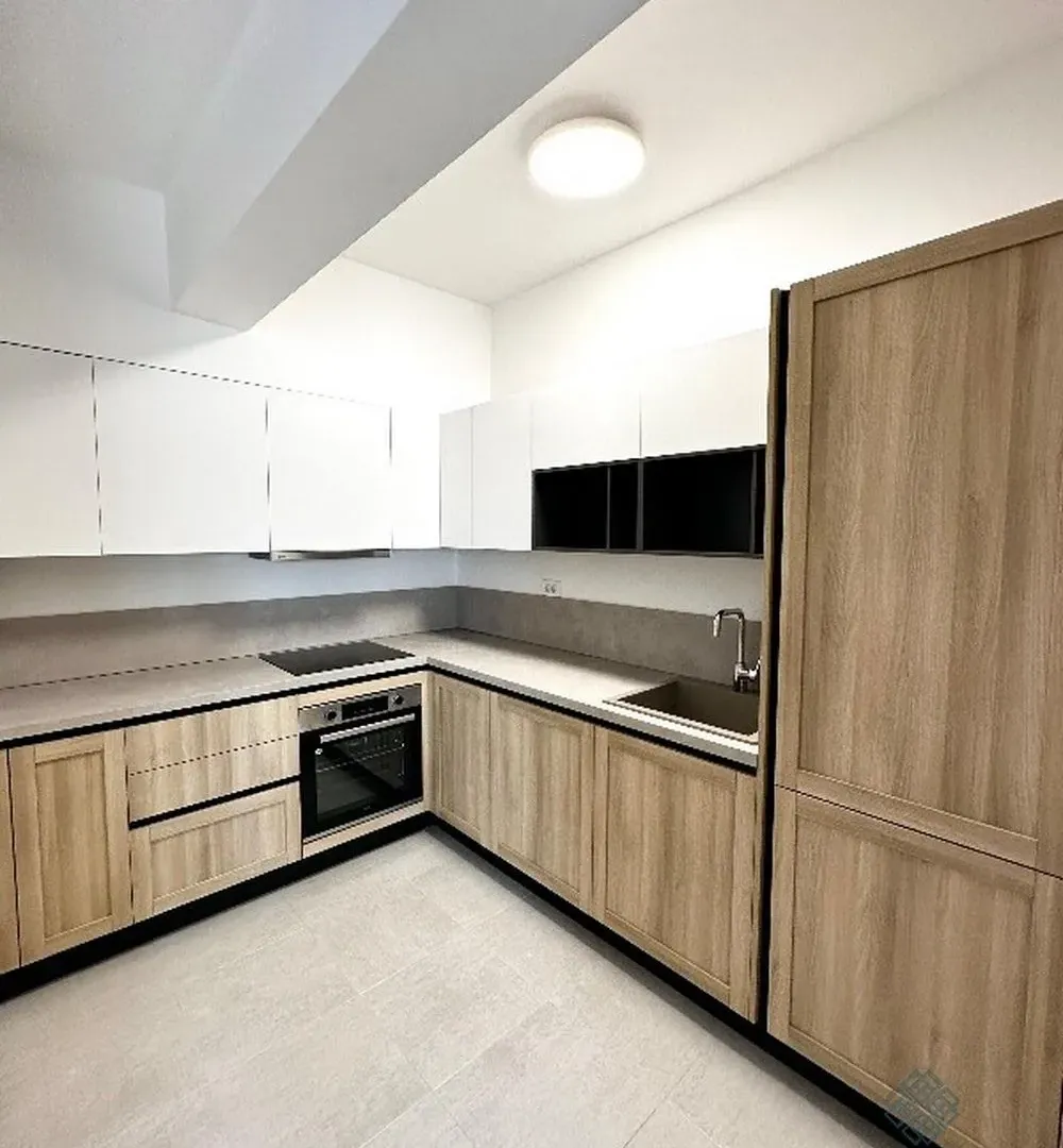 Izdavanje, četvorosoban stan, 127m², Master Kvart, Podgorica