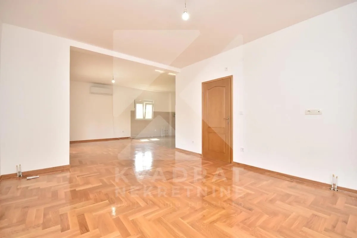 Izdavanje, kuća, 200m², Botun, Podgorica