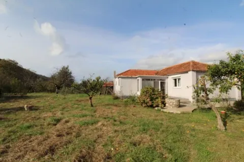 Kuća in Polje